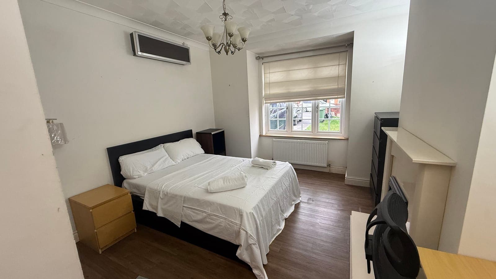 Double bedroom with a bay window and fresh towels on the bed